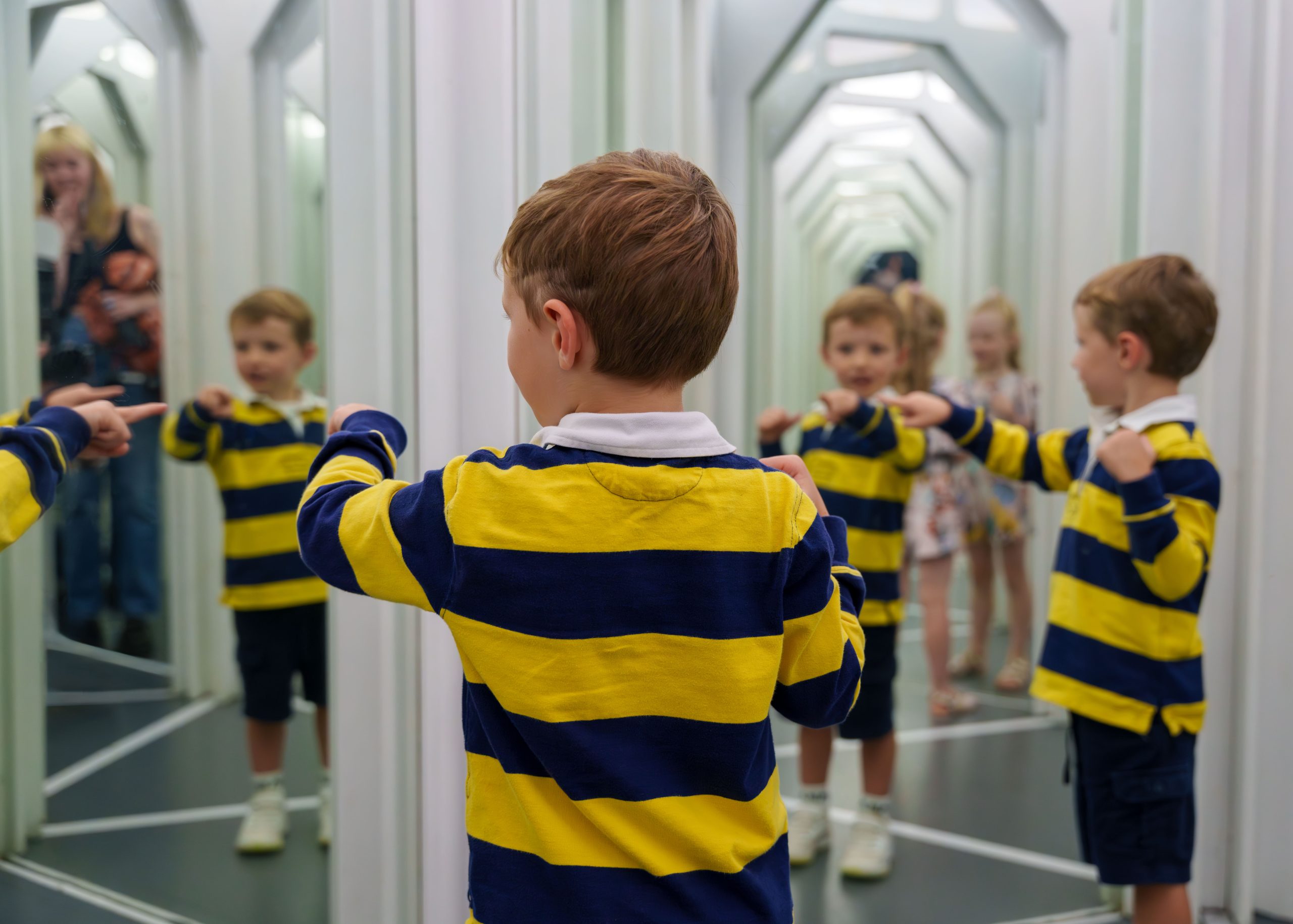 Attractions 4 Mirror Maze 1 scaled